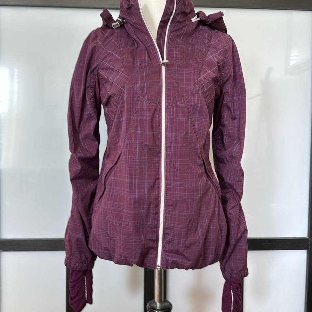 Lululemon Run Hustle hooded jacket, women’s 6, EUC